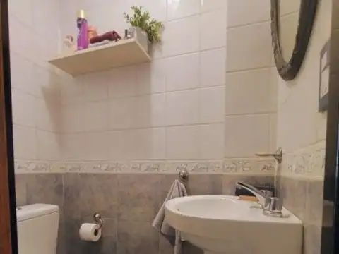 Venta de Duplex de 2 ambientes y medio con entrada de auto, en Moròn Sur.