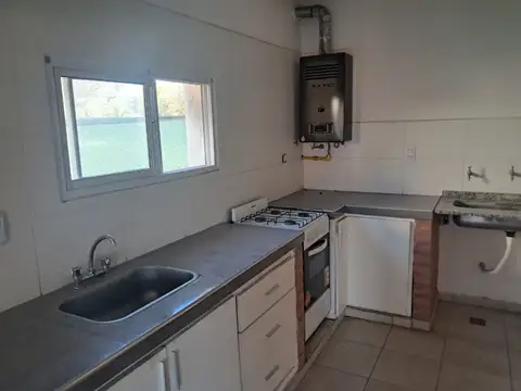 Casa 4 ambientes con 1 baño