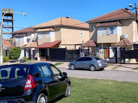 Casa en venta - 3 Dormitorios 1 Baño - Cochera - 90Mts2 - La Matanza