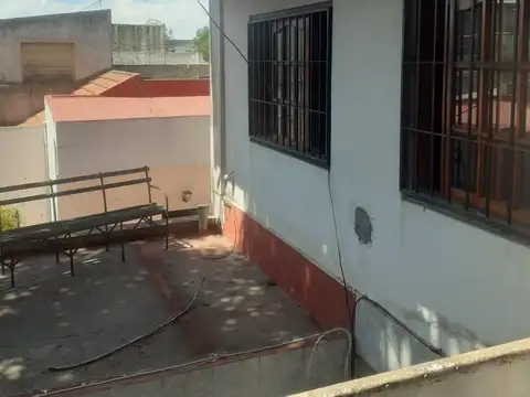 Departamento 7 ambientes con 2 baños