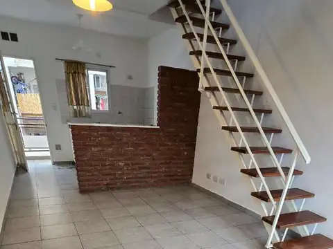 DEPARTAMENTO, CASA DE 3 AMBIENTES EN PLANTA ALTA Y EN DUPLEX CON BALCON EN ALQUILER. SAN ANDRES