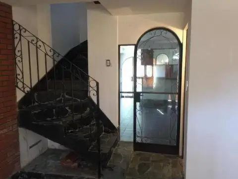 Depto Tipo Casa 6 ambientes con 2 baños