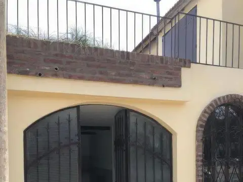 Casa en venta - 3 dormitorios 2 baños 1 cochera - 137mts2 - La Plata