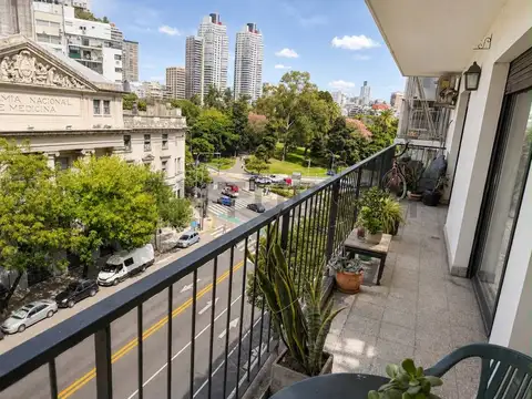 Venta Departamento 4 Ambientes con Balcón Corrido, Dependencia y Cocina Reciclada en Palermo  Acepta