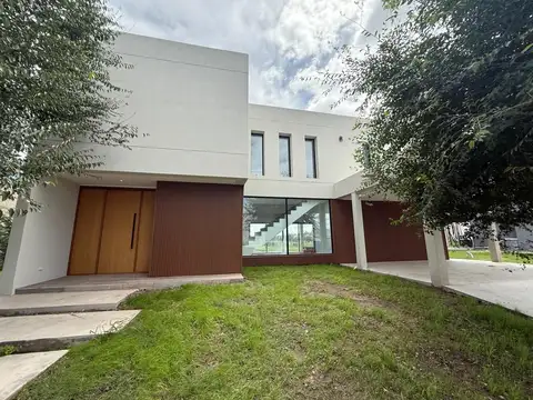 Venta casa Barrio San Lucas a la laguna