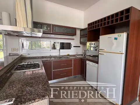 Casa en Venta con 6 cocheras