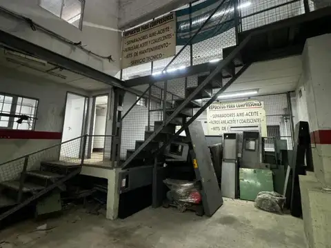 Galpón salida a dos calles 780mts2 cubiertos - Haedo