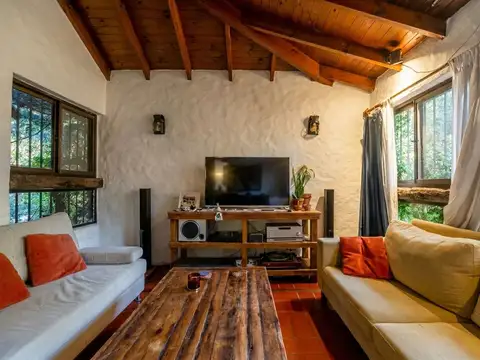 Casa 4 ambientes con 2 baños