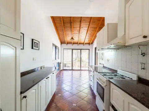 CASA EN VENTA 3 DORM, PARQUE y QUINCHO- RANELAGH