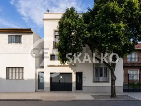 VENTA CASA CUATRO DORMITORIOS, DOS BAÑOS, GARAJE, PATIO, BARRIO ARROYITO, ROSARIO