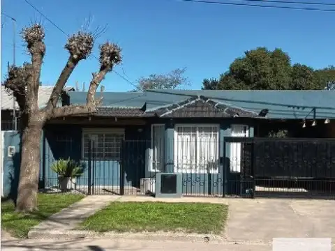 Casa en venta - 2 Dormitorios 1 Baño - Cocheras - 400Mts2 - Capitán Sarmiento