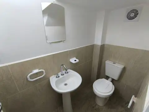 Casa en Alquiler con 2 cocheras