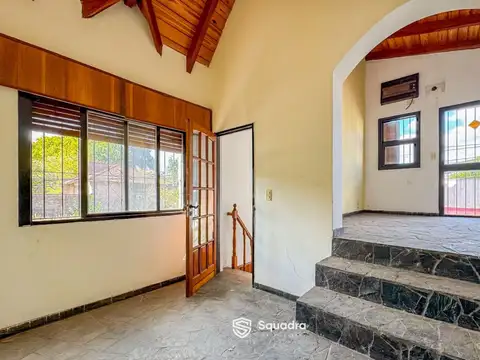 Casa 6 ambientes con 2 baños