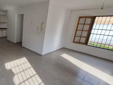 VENTA DUPLEX 3 DORMITORIOS 2 BAÑOS EN B. IPONA