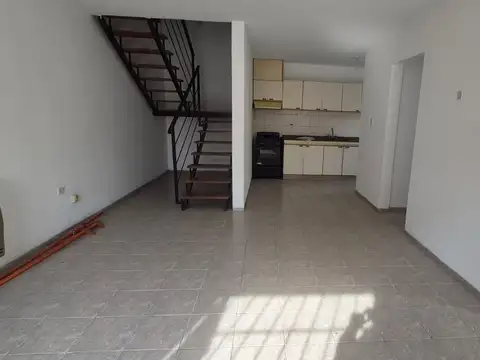 Casa 5 ambientes con 1 baño