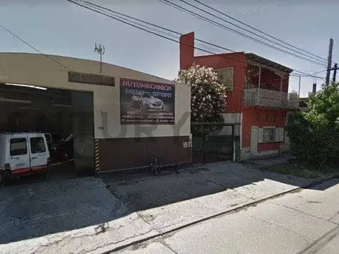 VENTA CASA CON AMPLIO GALPON ITUZAINGO