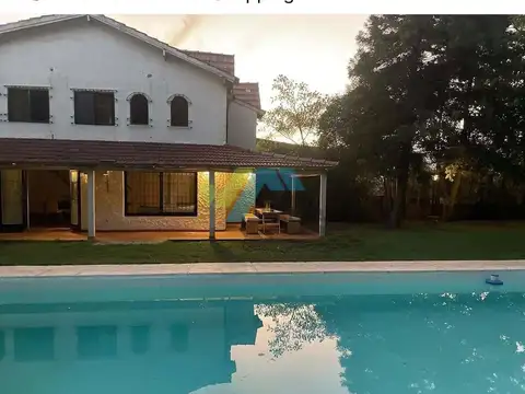 Casa 6 ambientes con 2 baños