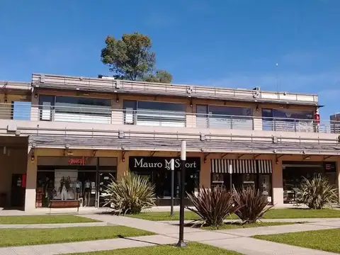 Local en Alquiler en Francisco Álvarez, $ 650.000