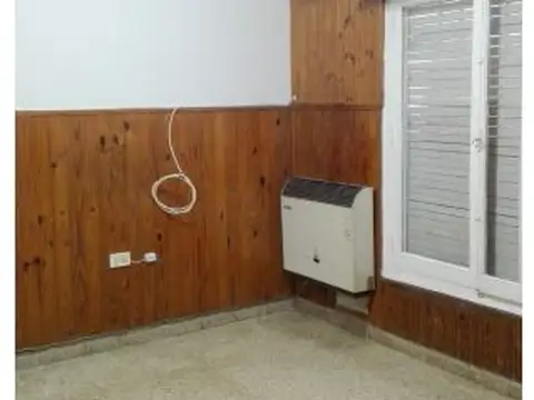 Casa 5 ambientes con 1 baño