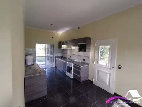 Casa 4 ambientes con 1 baño