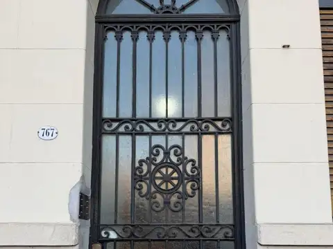 Presidente Luis Saenz Peña 700, Piso 2