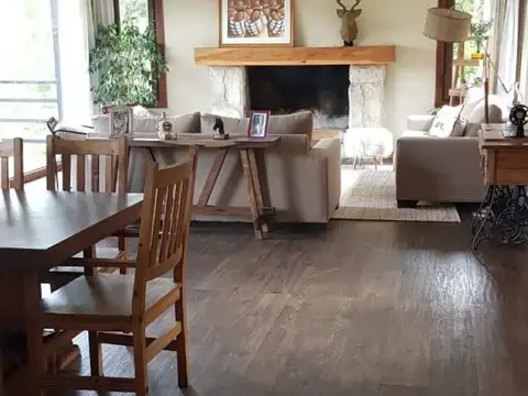 Casa 5 ambientes con 4 baños