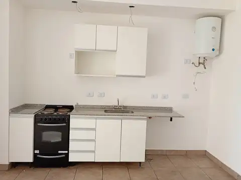 COMODO DTO. 1 AMBIENTE AMPLIO CON  BALCON,, COCINA EQUIPADA SOLO 3 AÑOS DE USO! CONSULTE