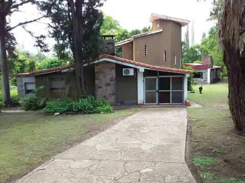 Casa 5 ambientes con 2 baños
