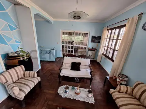 Venta - Casa 4 ambientes - Tigre Centro