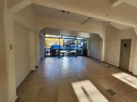 LOCAL CON DEPARTAMENTO EN AV. SAN MARTÍN DE GODOY CRUZ