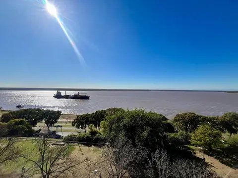 VENTA - Departamento de 5 dormitorios con vista franca al rio. Martin , Rosario.
