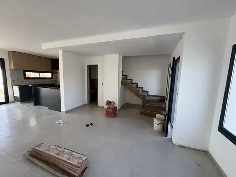 Casa 4 ambientes con 1 baño