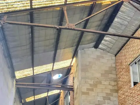 Galpon en Venta en Villa Bernardo Monteagudo, USD 250.000