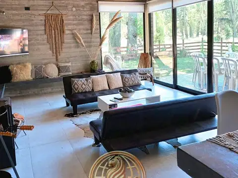 Casa 4 ambientes con 2 baños
