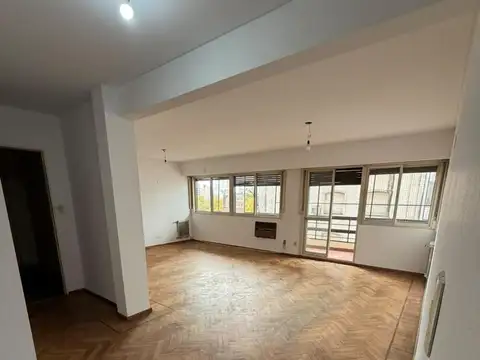 VENTA - Departamento en calle cordoba 1800 de tres dormitorios con cochera