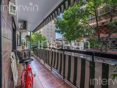 Departamento de 4 ambientes con balcón en  Balvanera - Venta.