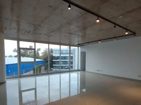 Alquiler oficina en 3er piso complejo empresarial