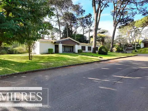 Venta casa 3 dormitorios- Playa Mansa