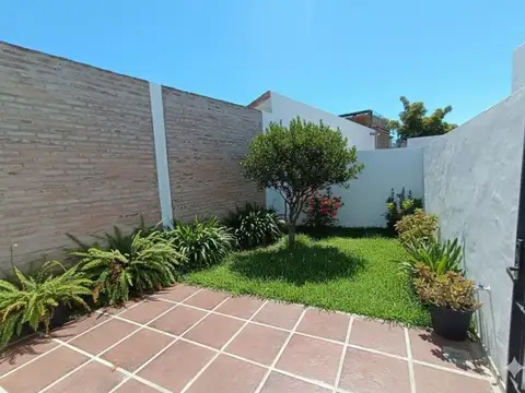 Condominio Zelaya: casa a estrenar con jardín exclusivo en Alberdi