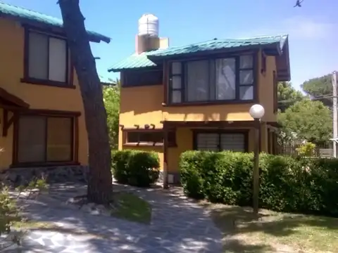 Casa 3 ambientes con 2 baños