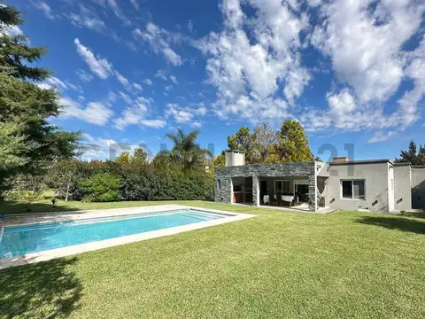 VENTA CASA 4 AMBIENTES CON PILETA y PARQUE BARRIO LA CODORNIZ LOS CARDALES