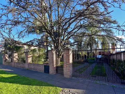 VENTA CASA 4 AMBIENTES CON PILETA EN VILLA DE MAYO