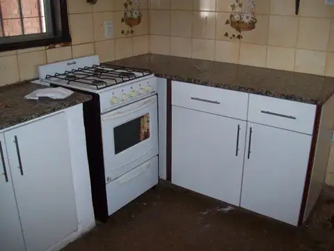 Casa en PH de 3 Ambientes con Local Comercial