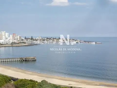 Departamento de 3 dormitorios en venta frente a Playa Mansa, Coral Tower