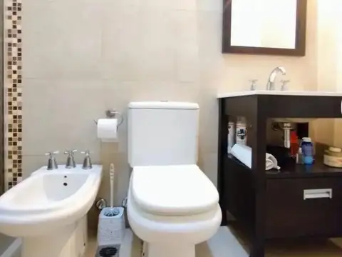 Casa 5 ambientes con 3 baños