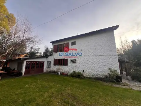 Casa 6 ambientes con 2 baños