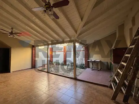 Venta Casa 5 Ambientes Patio, Cochera y Terraza