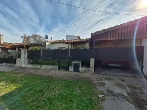 VENTA CASA 4 AMBIENTES HURLINGHAM OPORTUNIDAD