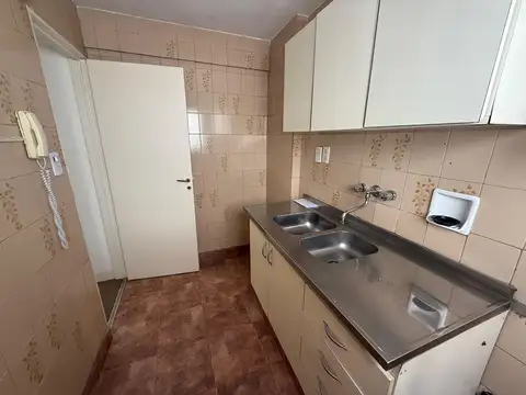 Av Dr Juan Bautista Justo 2500, Piso 1