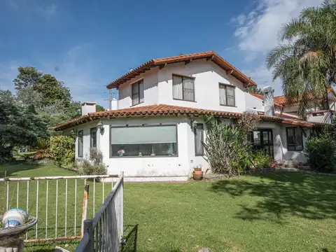 VENTA CASA LARENA CC AL GOLF, 2 LOTES, 5 DORM